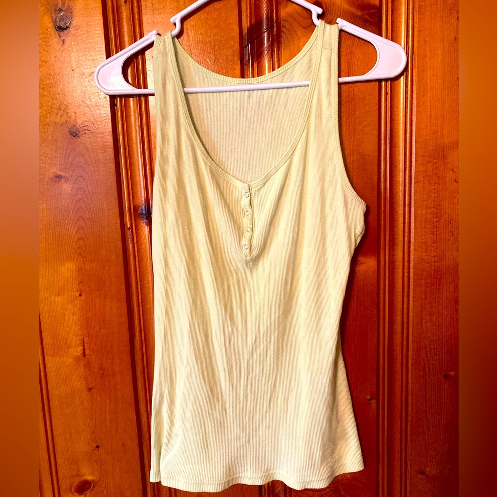 Size Medium Tag cut out Women’s summer shirt